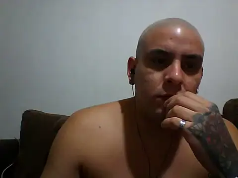 Snapshot of Matiasadventurexxx chatting on 03.20.26 Matiasadventurexxx online show from 03.20.26