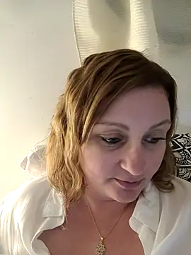 Snapshot of duotroublant chatting on 05.03.26 duotroublant online show from 05.03.26