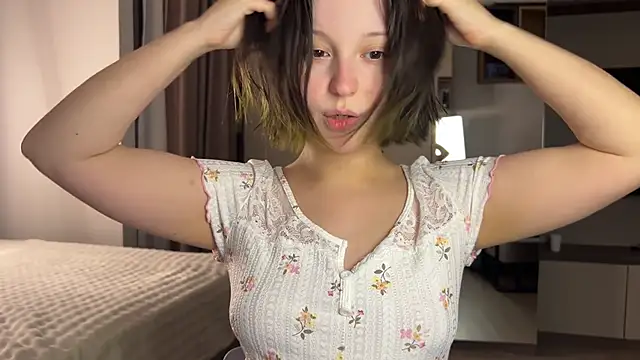 Snapshot of emilyy_xoxo chatting on 04.15.26 emilyy xoxo online show from 04.15.26