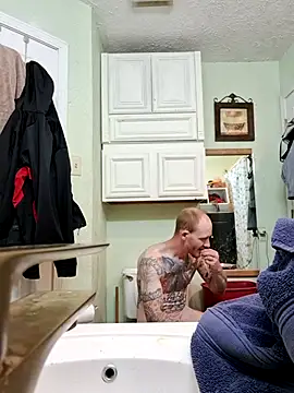 Snapshot of redandjuicy chatting on 04.19.26 redandjuicy online show from 04.19.26