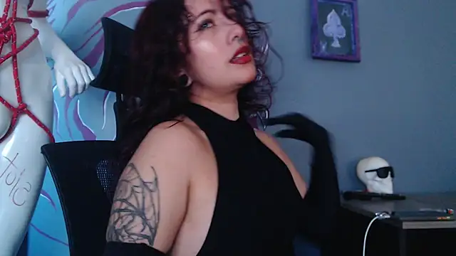 Snapshot of Regina_Iris chatting on 05.08.26 Regina Iris online show from 05.08.26