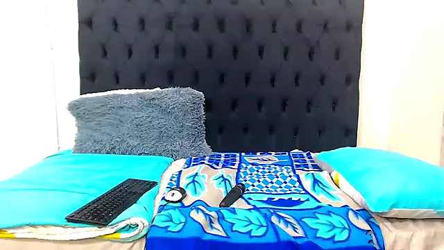 Dark Slim Thick online show from 04.19.26