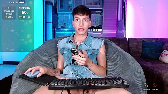 Snapshot of tiam_muller_fenix chatting on 07.11.26 tiam muller fenix online show from 07.11.26