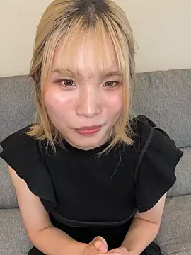 Snapshot of una2001 chatting on 05.27.26 una2001 online show from 05.27.26