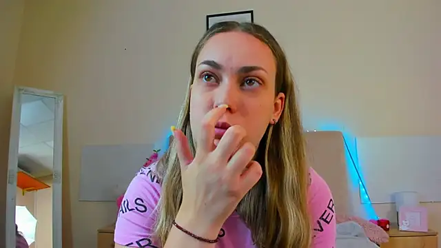 Snapshot of MelanieCuty chatting on 07.09.26 MelanieCuty online show from 07.09.26