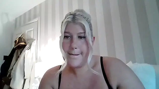 Lexi Laura online show from 05.12.26