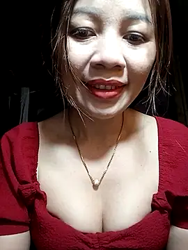 Snapshot of Yiyi102300 chatting on 03.27.26 Yiyi102300 online show from 03.27.26