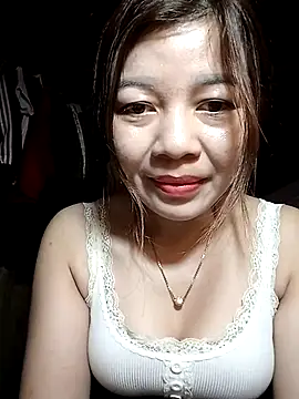 Snapshot of Yiyi102300 chatting on 04.03.26 Yiyi102300 online show from 04.03.26