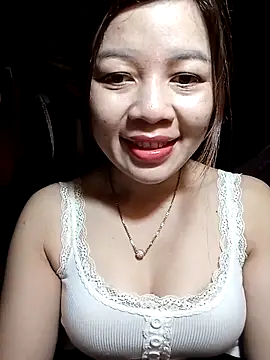 Snapshot of Yiyi102300 chatting on 04.05.26 Yiyi102300 online show from 04.05.26