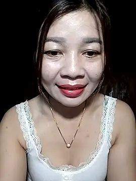 Snapshot of Yiyi102300 chatting on 04.19.26 Yiyi102300 online show from 04.19.26