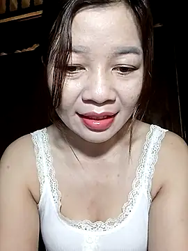Snapshot of Yiyi102300 chatting on 04.27.26 Yiyi102300 online show from 04.27.26