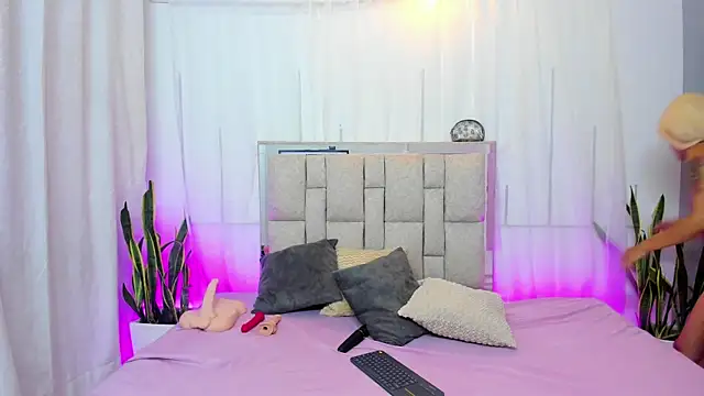 Snapshot of Cherry_Scarlet_ chatting on 05.22.26 Cherry Scarlet online show from 05.22.26