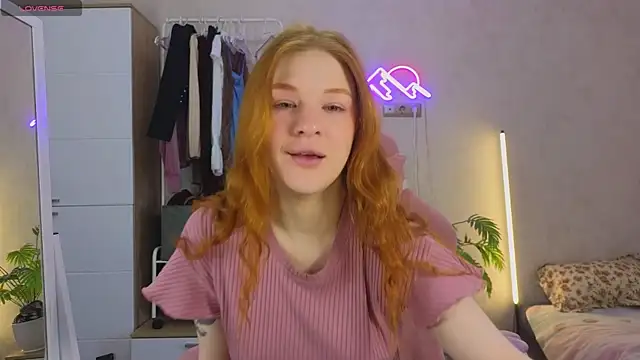 Snapshot of GoldenSunBunny chatting on 04.17.26 GoldenSunBunny online show from 04.17.26