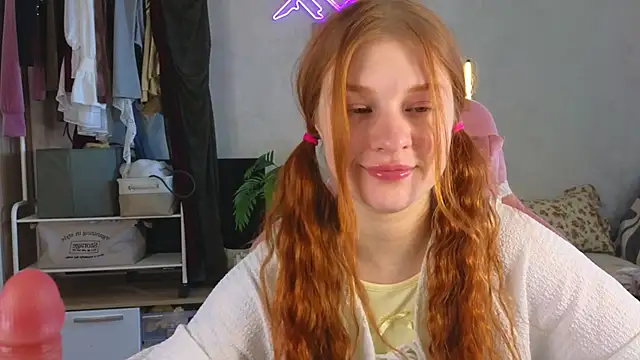 Snapshot of GoldenSunBunny chatting on 05.08.26 GoldenSunBunny online show from 05.08.26