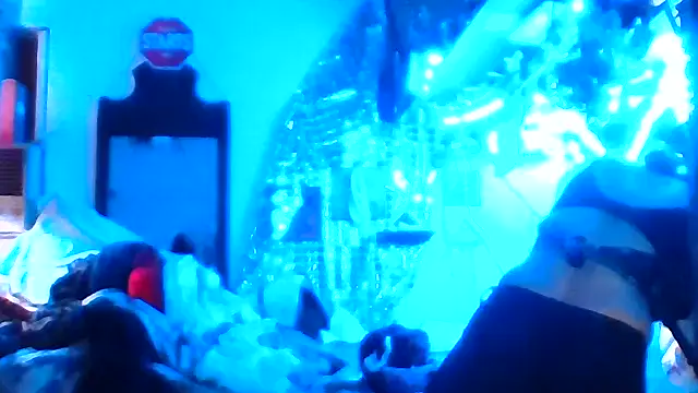 Snapshot of Ambionce chatting on 04.13.26 Ambionce online show from 04.13.26