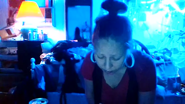 Snapshot of Ambionce chatting on 04.14.26 Ambionce online show from 04.14.26