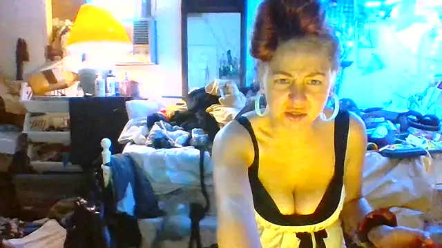 Snapshot of Ambionce chatting on 04.15.26 Ambionce online show from 04.15.26