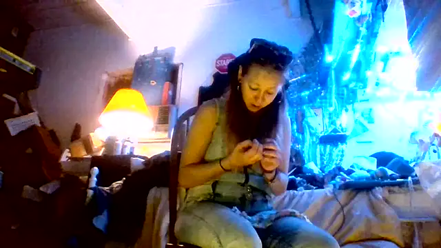 Snapshot of Ambionce chatting on 04.23.26 Ambionce online show from 04.23.26