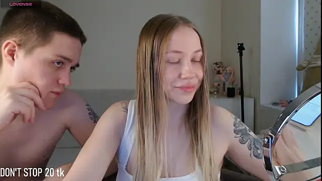 Snapshot of MikeXEmilia chatting on 05.09.26 MikeXEmilia online show from 05.09.26