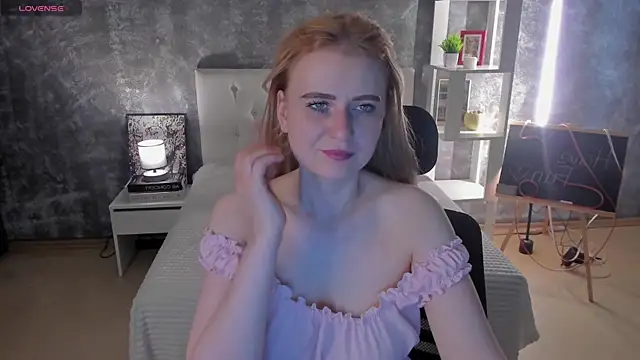 Snapshot of Shiny_Liss chatting on 06.20.26 Shiny Liss online show from 06.20.26