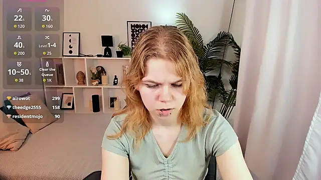 Snapshot of ElizabethVane chatting on 05.10.26 ElizabethVane online show from 05.10.26