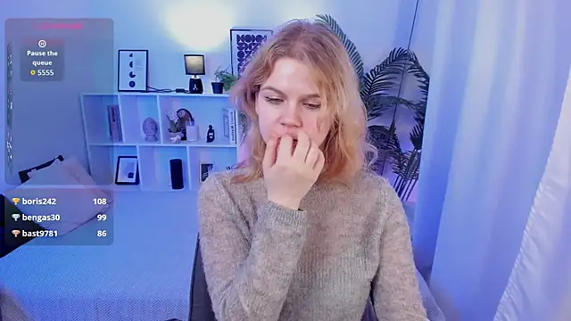 Snapshot of ElizabethVane chatting on 05.14.26 ElizabethVane online show from 05.14.26