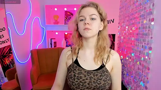 Snapshot of ElizabethVane chatting on 05.22.26 ElizabethVane online show from 05.22.26