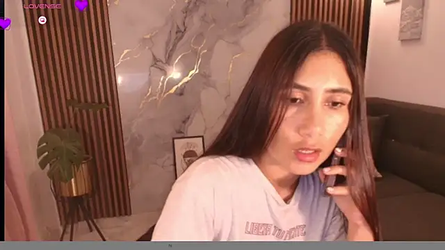 Snapshot of LucyBecker chatting on 04.01.26 LucyBecker online show from 04.01.26