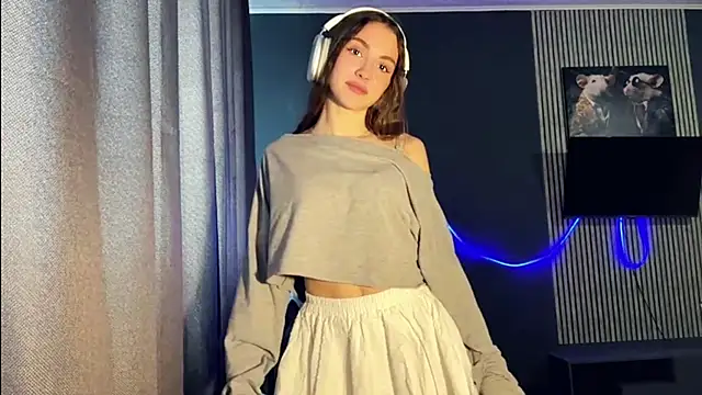 Snapshot of Veluxe chatting on 03.16.26 Veluxe online show from 03.16.26