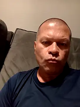 Snapshot of kiwi-strip chatting on 03.14.26 kiwi-strip online show from 03.14.26