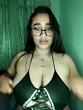 Snapshot of Mia_skyy18 chatting on 04.22.26 Mia skyy18 online show from 04.22.26
