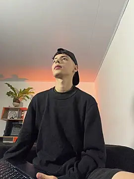 SebastianReed  online show from 06.25.26