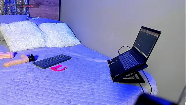 Enzoo98  online show from 03.15.26