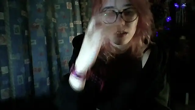 Snapshot of whiny_emo_boi chatting on 04.04.26 whiny emo boi online show from 04.04.26