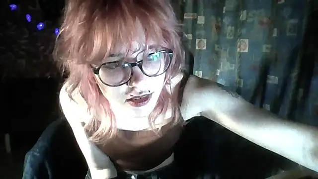 Snapshot of whiny_emo_boi chatting on 04.05.26 whiny emo boi online show from 04.05.26