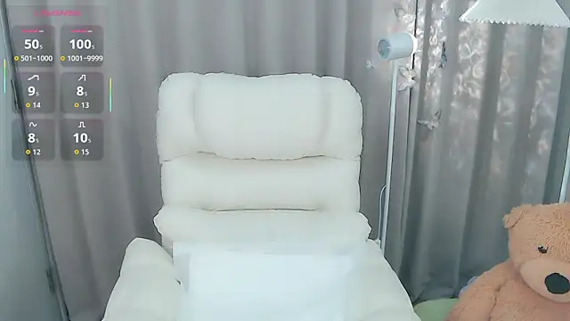 Snapshot of XI-XI-668 chatting on 04.04.26 XI-XI-668 online show from 04.04.26