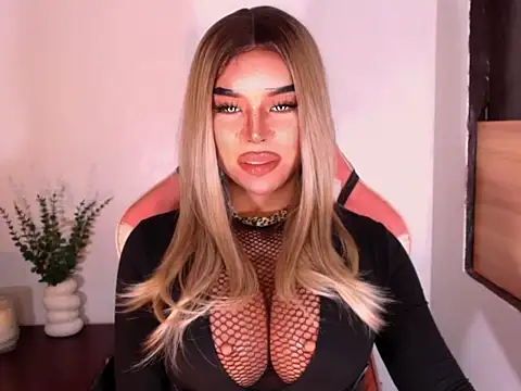 Snapshot of Zandralopez chatting on 05.29.26 Zandralopez online show from 05.29.26