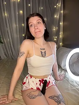 Snapshot of RinaHoward chatting on 03.16.26 RinaHoward online show from 03.16.26