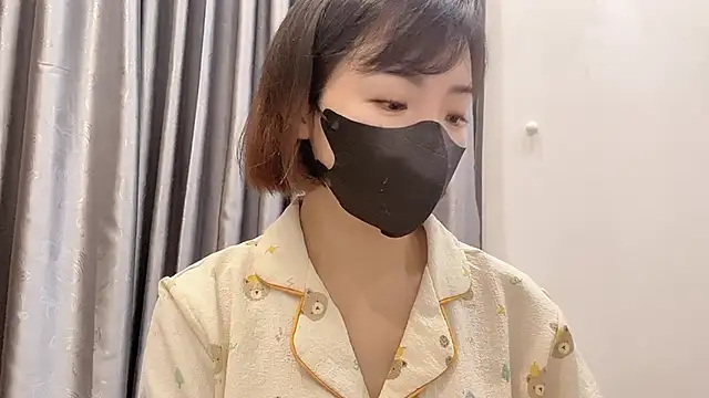 Snapshot of Ryo-Jisoo chatting on 03.25.26 Ryo-Jisoo online show from 03.25.26