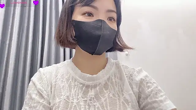 Snapshot of Ryo-Jisoo chatting on 04.05.26 Ryo-Jisoo online show from 04.05.26