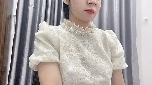 Snapshot of Ryo-Jisoo chatting on 04.23.26 Ryo-Jisoo online show from 04.23.26