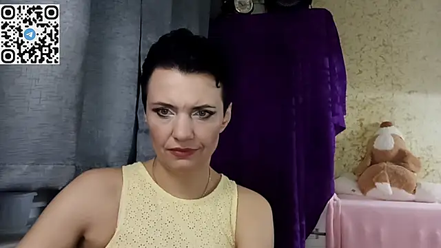 Snapshot of HotMamaQueen234 chatting on 03.31.26 HotMamaQueen234 online show from 03.31.26
