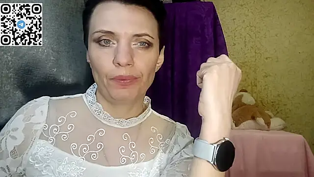 Snapshot of HotMamaQueen234 chatting on 04.05.26 HotMamaQueen234 online show from 04.05.26