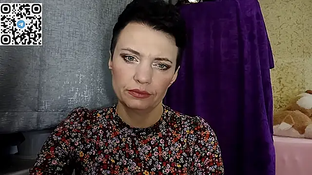 Snapshot of HotMamaQueen234 chatting on 04.06.26 HotMamaQueen234 online show from 04.06.26