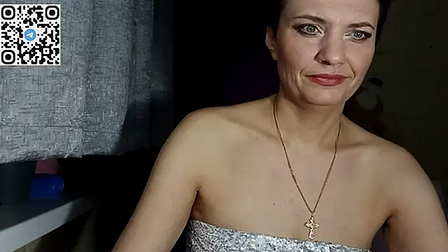 Snapshot of HotMamaQueen234 chatting on 04.09.26 HotMamaQueen234 online show from 04.09.26
