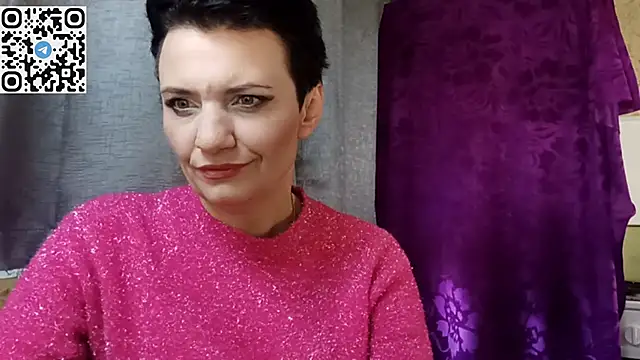 Snapshot of HotMamaQueen234 chatting on 04.15.26 HotMamaQueen234 online show from 04.15.26