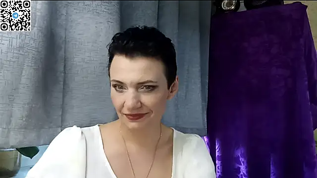 Snapshot of HotMamaQueen234 chatting on 04.19.26 HotMamaQueen234 online show from 04.19.26
