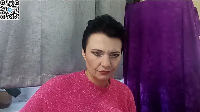 Snapshot of HotMamaQueen234 chatting on 04.21.26 HotMamaQueen234 online show from 04.21.26