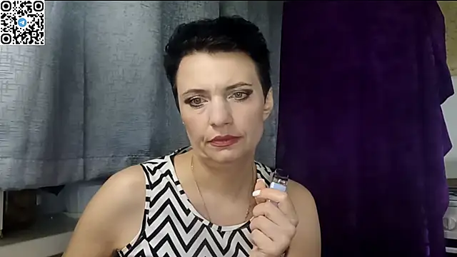 Snapshot of HotMamaQueen234 chatting on 04.24.26 HotMamaQueen234 online show from 04.24.26