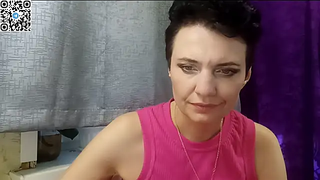 Snapshot of HotMamaQueen234 chatting on 04.27.26 HotMamaQueen234 online show from 04.27.26
